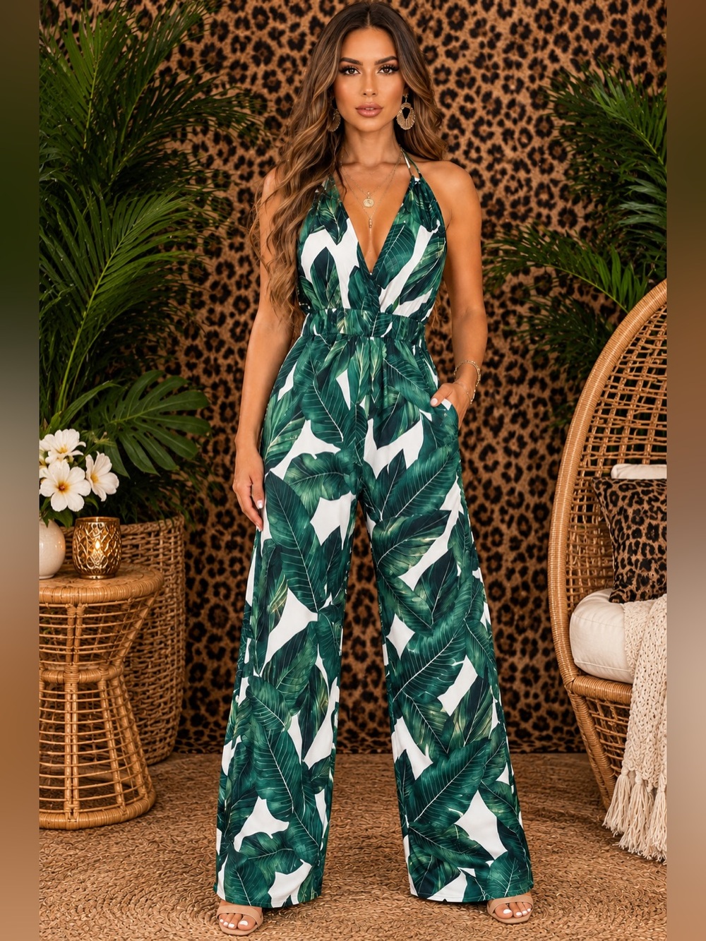 💚 NEW 💚 Tropical Halter Wide-Leg Jumpsuit in Green Leaf Print Size Small 💚